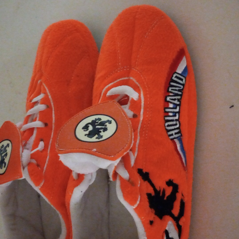 HOLLAND SLIPPERS